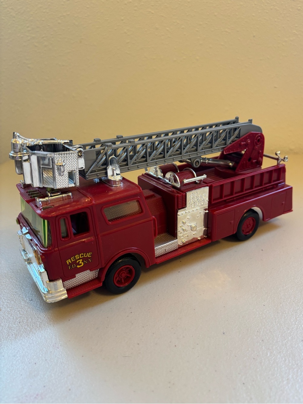 New Ray Red Rescue Ladder Fire Truck Toy - Die-Cast Emergency Vehicle